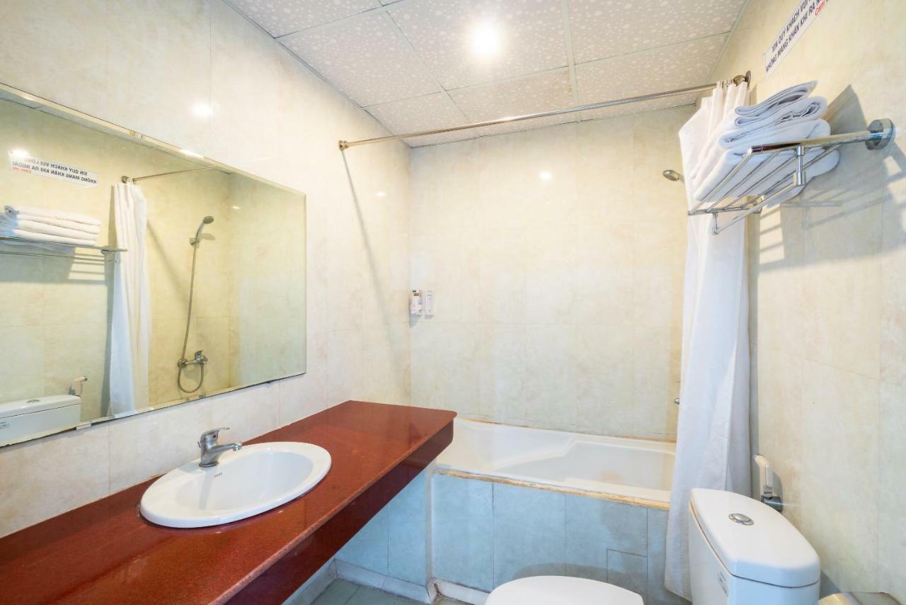 Oyo 375 Hoa Binh Hotel Дананг Экстерьер фото