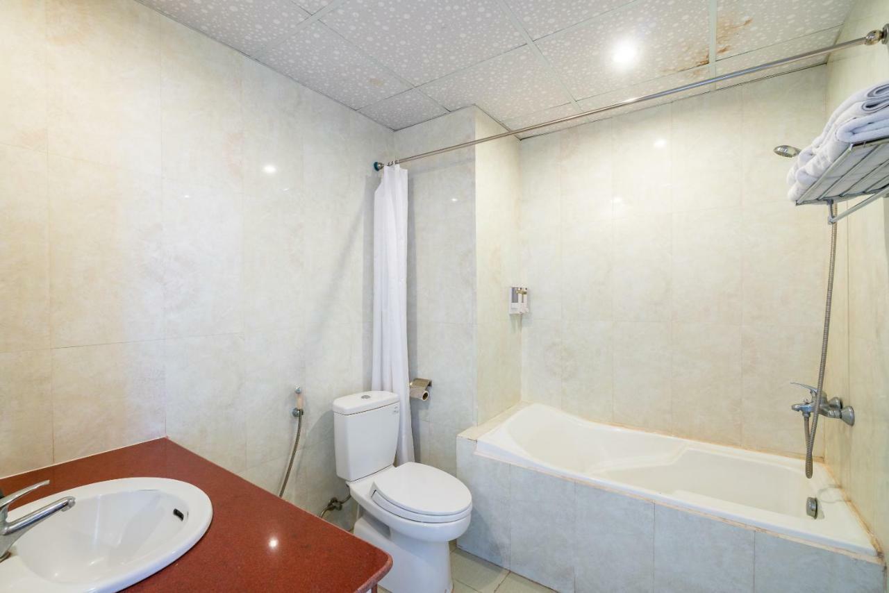 Oyo 375 Hoa Binh Hotel Дананг Экстерьер фото